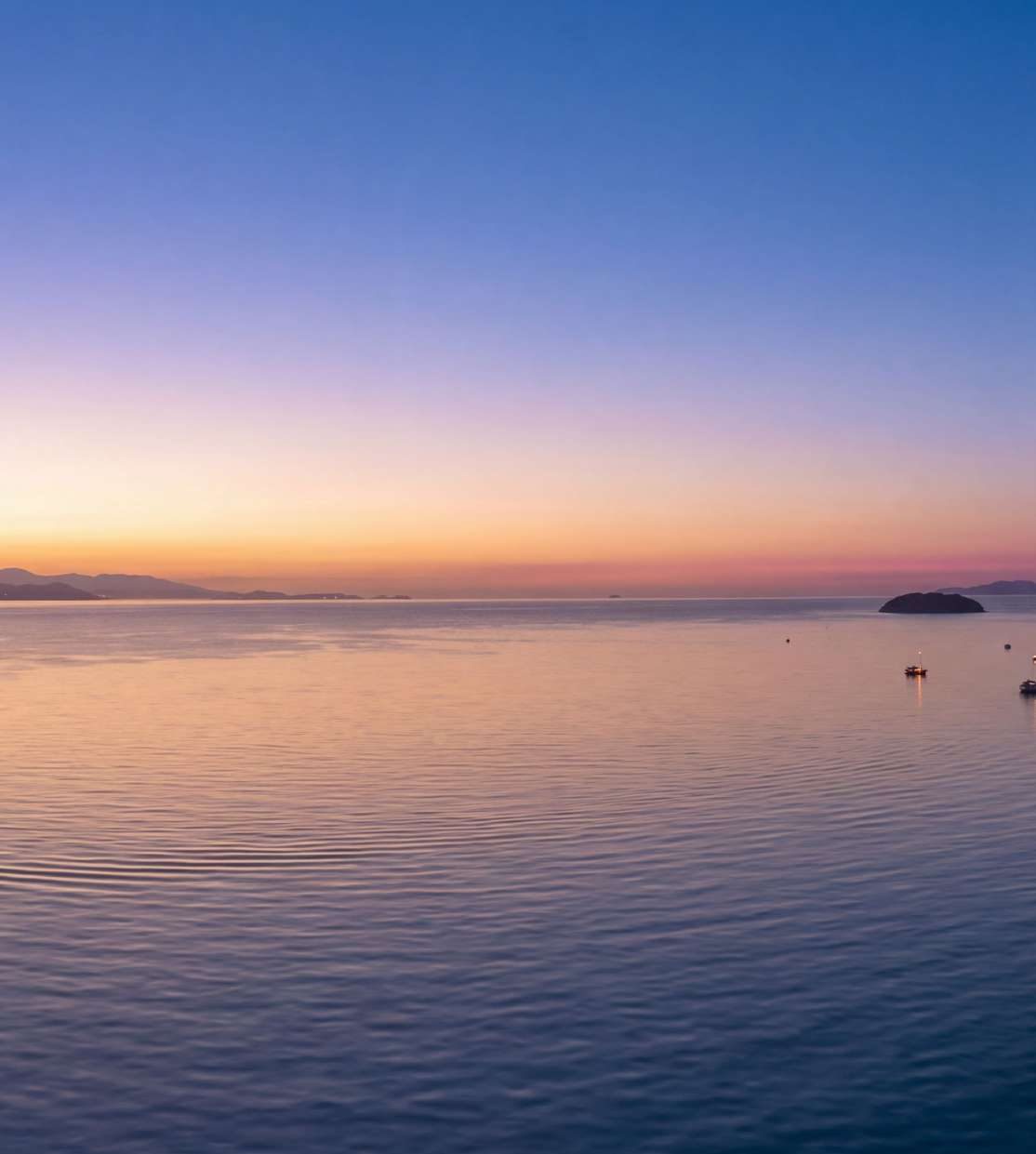 Pôr do sol sobre o mar